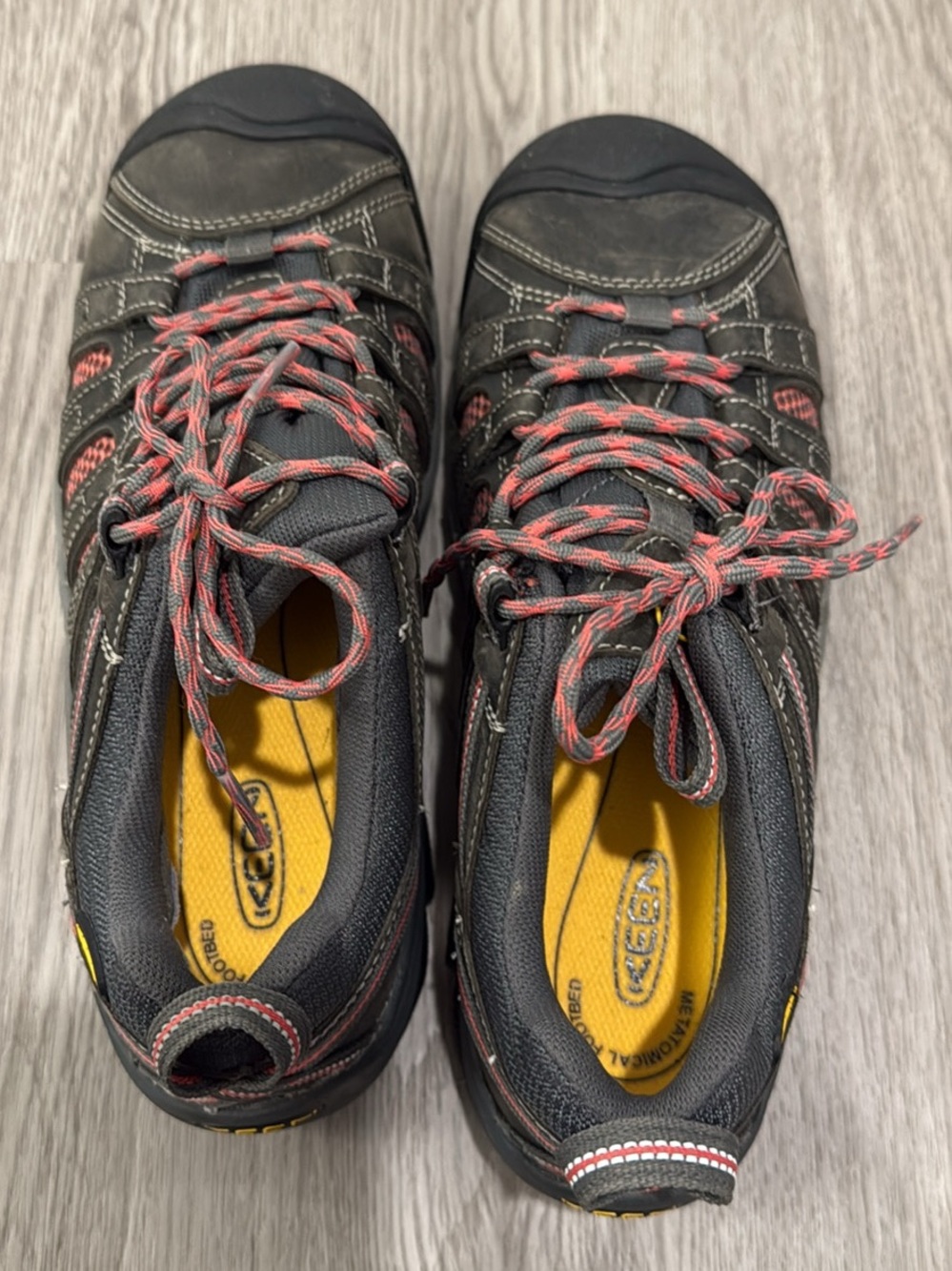 Keen Women's Lace-Up Hiking Boots - Black with Pink Accents STEEL TOE!! - Picture 7 of 9